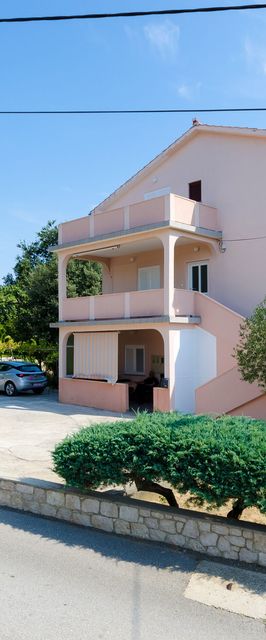 Apartments Slavica Lopar