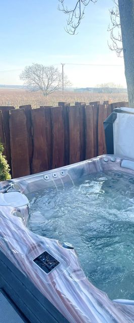 Maul-Lator Présbár és Bortrezor Apartman Villány