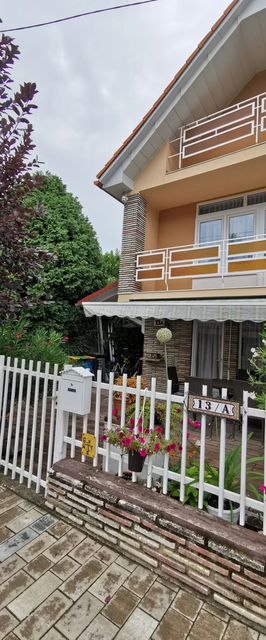 Májusfa Apartman Balatonszárszó