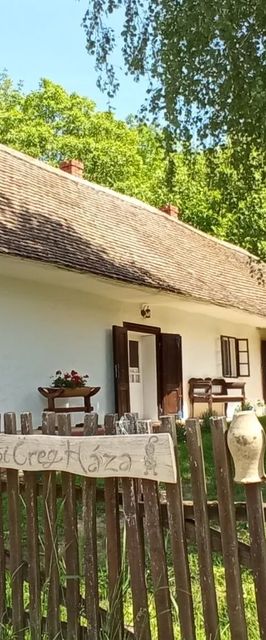 Karmos Julcsi Öreg Háza Zengővárkony