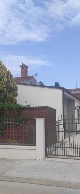 House with Beautiful Garden Fažana