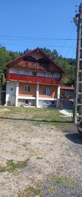 Casa Valentin Căpățânenii Pământeni