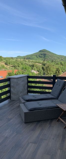 Relax Wellness Apartman Komlóska