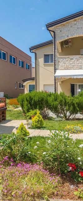 Apartmanok Parkolóhellyel Vir - 18518