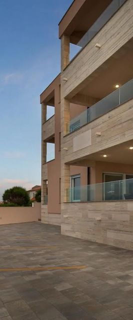 Apartments Vista Royal Vir