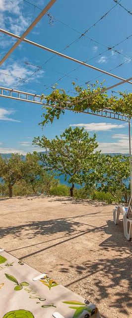 House Vela Lozna Postira