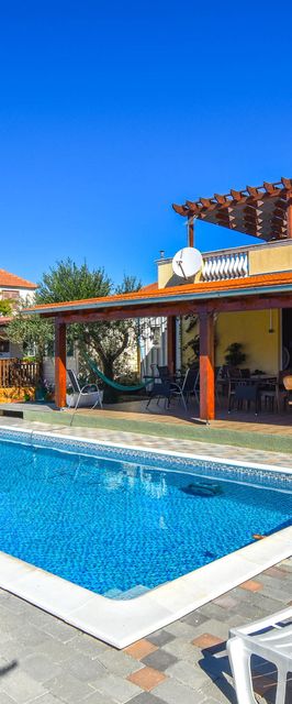 Apartments Flora Pakostane