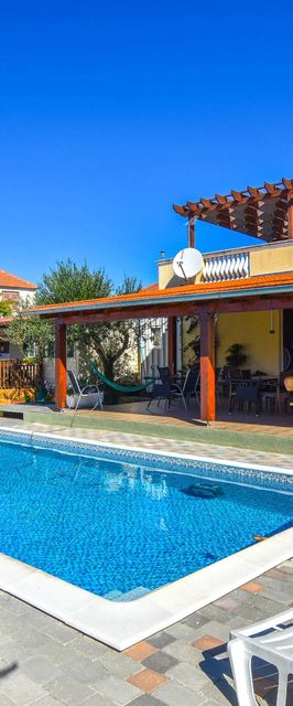 Apartments Flora Pakostane