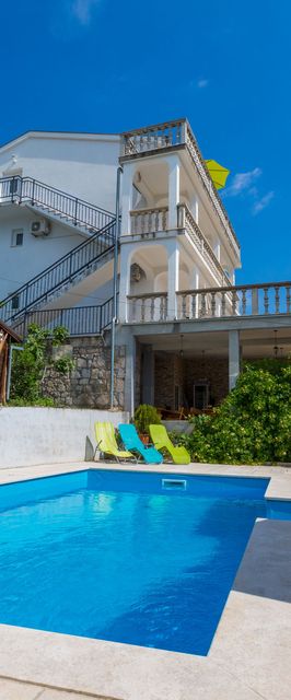 Apartments Ivano Dramalj