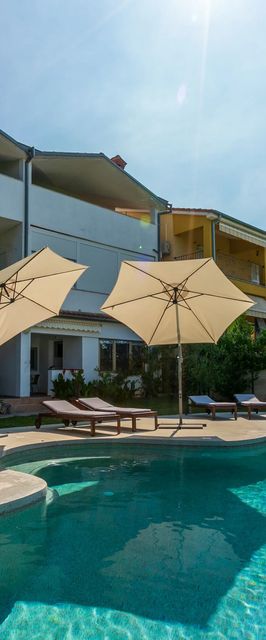 Apartments Pool Fazana