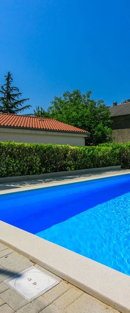 House Goldie Tribalj