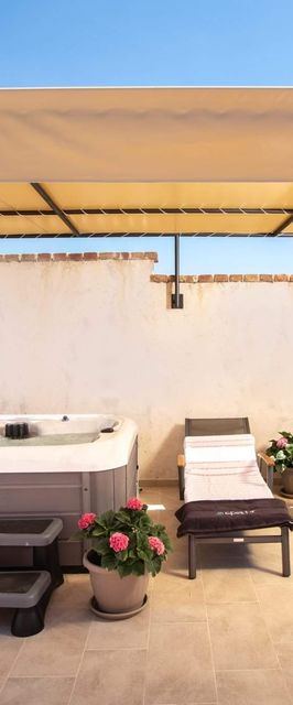 House Olive tree Mundanije