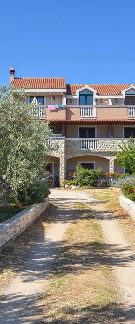 Apartments Studenac Tkon