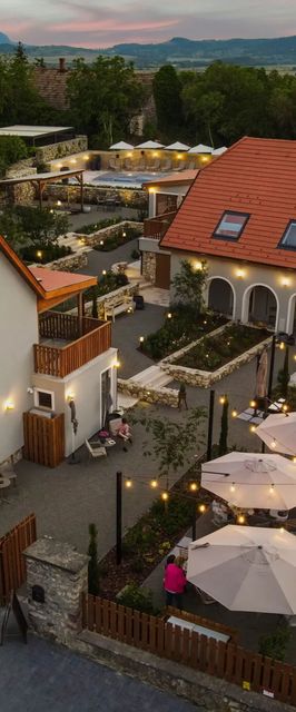 Mandilla**** Köveskál