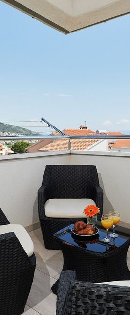Apartment Adria Okrug Gornji