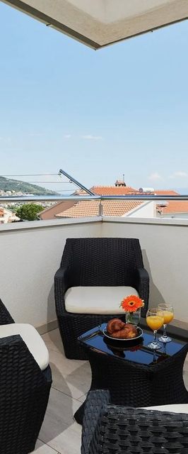 Apartment Adria Okrug Gornji