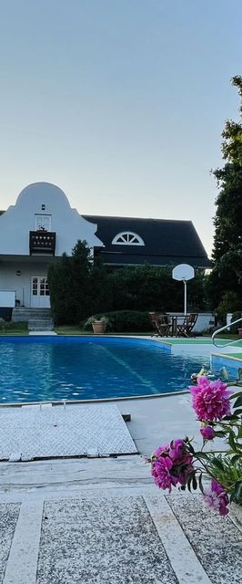 Perlik Vadászkúria és Vendégházak Szemere