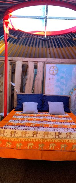 "Aludj a hegyen" Jurtaszállás Vágáshuta