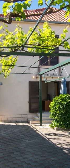 Apartments Goran near the beach Srima