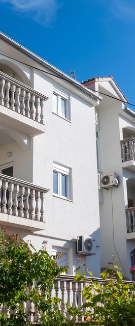 Apartments Branko Tisno