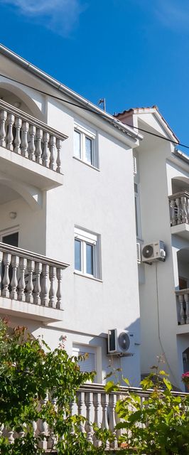 Apartments Branko Tisno