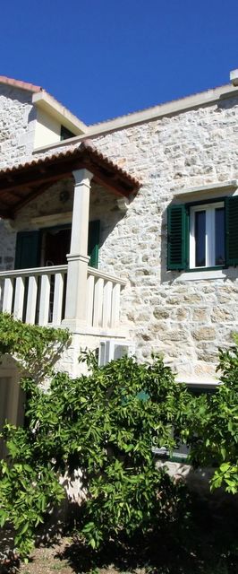 Apartment and Room Lada Sumartin