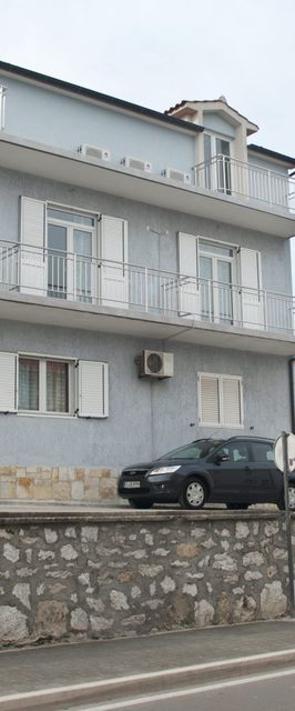 Apartment and Room Zoran Vodice