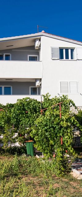 Apartments Nena Tribunj