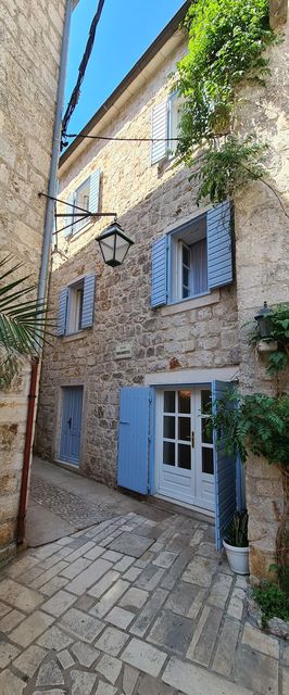 House Stone house Skor Stari Grad