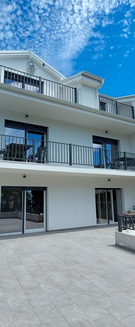 Apartment and Rooms Anne Dramalj