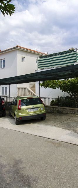 Apartment Karla 4 Supetar