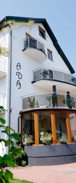 Willa Ada - Pokoje Gościnne w Karwi