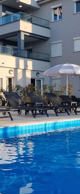 Luxury apartments with pool Punta Šilo