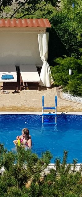 Aven'a pokoje gościnne z basenem