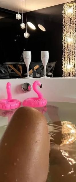 LUKSUSOWE Waikiki w Krainie Alicji