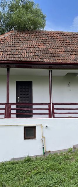 Casa de sub Salcie Curtea de Argeș
