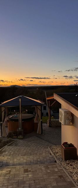 Akar-Lak Vendégház Ajka