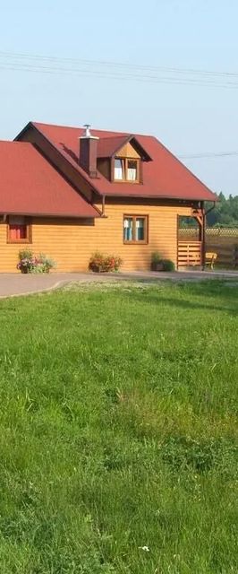 Drewniany Domek Nad Stawem