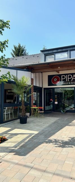 Pipacs Panír & Grill Garden Vendégház Győrújbarát