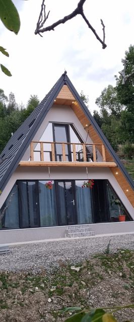 Cabana Liniștea Munților Trăisteni