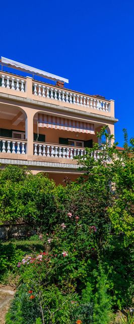 Apartments Ivan C Lopar