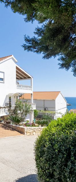 Apartments Malo Misto Zavalatica