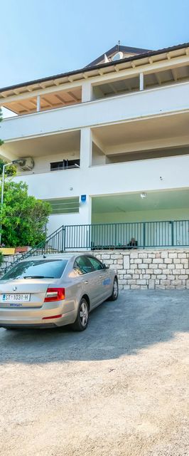 Apartments Ivan M Lopar