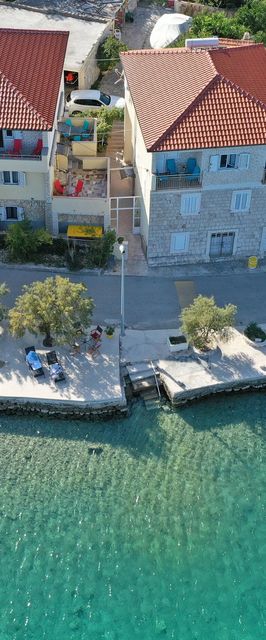 Apartments Tiho Vinisce