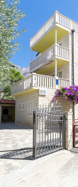 Apartment Jele Omis