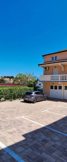 Apartments Dijana Lopar