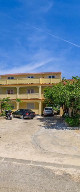 Apartments Milorad M Lopar