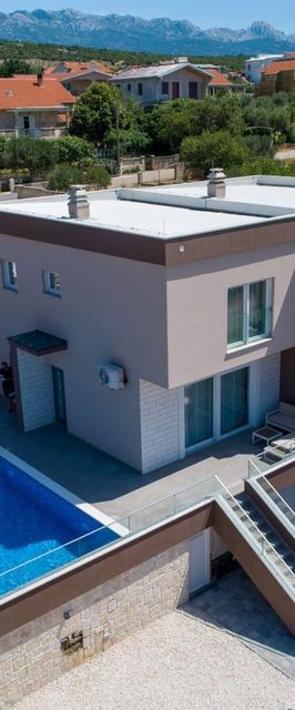 Apartment Azeret sa bazenom Maslenica