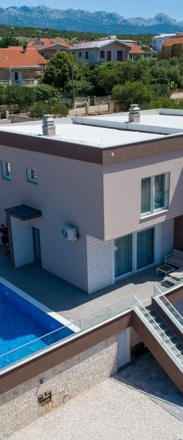 Apartment Azeret sa bazenom Maslenica