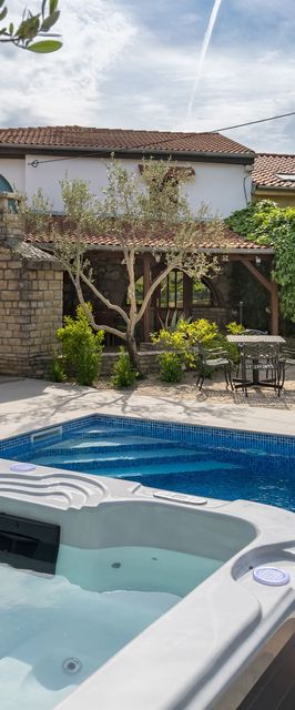 House Stone Lady Dobrinj